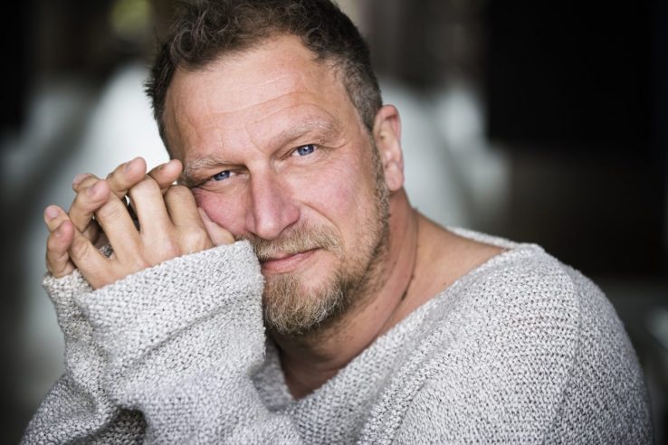 „Doppelzimmer für drei“ mit Matthias Komm in der Rolle ‚Nico Arnstedt‘ am 22.03.2018 um 20:15 Uhr im ZDF