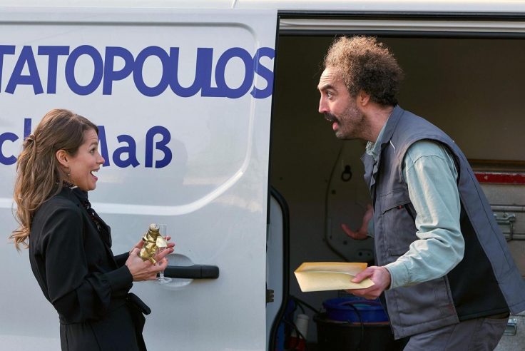 „Schnitzel de Luxe“ mit Samir Fuchs in der Rolle ‚Kostas Papastatopoulos‘ läuft am 09.01.2019 um 20:15 Uhr im Ersten