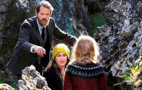 „Der Island-Krimi: Tod der Elfenfrau“ (2015) mit Joi Johannsson in der Hauptrolle ‚Finsen‘ am 13.12.2019 um 23:30 Uhr im Ersten