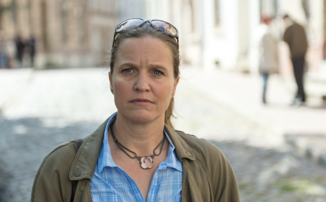 Anna von Berg in der Rolle ‚Melanie Ernst‘ am 06.05.2020 um 18:00 Uhr in „SOKO Wismar – Überfall“ (2018) im ZDF