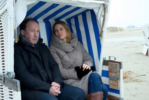 „Neben der Spur – Schließe deine Augen“ mit Petra van de Voort in der Rolle ‚Nora Jessen‘ am 25.01.2021 um 20:15 Uhr im ZDF