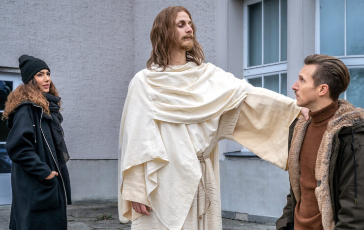 „SOKO Leipzig – Jesus lebt“ mit Carolina Vera (‚Dr. Britta Englisch‘) & Johannes Hendrik Langer (‚Moritz Brenner‘) am 14.10.2022 um 21:15 Uhr im ZDF