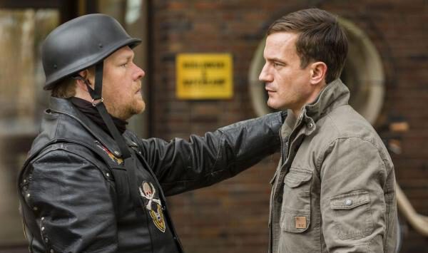 Throwback: Oliver Bröcker (‚Roman Schmolze‘) am 15.05.2025 um 21:55 Uhr in „Heiter bis tödlich – Koslowski & Haferkamp: Der Einprozenter“ (2014) auf Sat.1 emotions