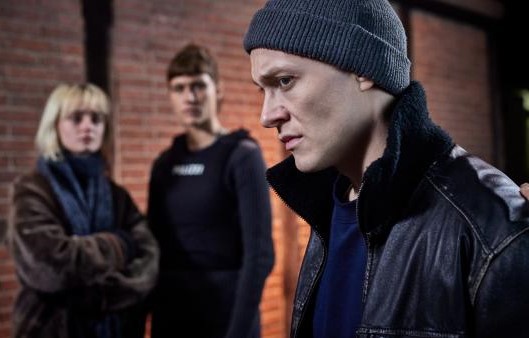 Neue Folge „Stralsund – Blutgeld“ mit Julius Nitschkoff (‚Tim „Butscher“ Busch‘) am 10.05.2025 um 20:15 Uhr im ZDF