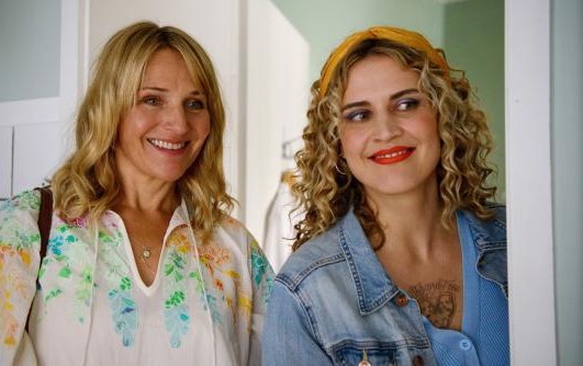 Morgane Ferru (‚Mandy Petersen‘) in einer neuen Folge „Praxis mit Meerblick – Treffer ins Glück“ am 08.05.2026 um 20:15 Uhr im Ersten